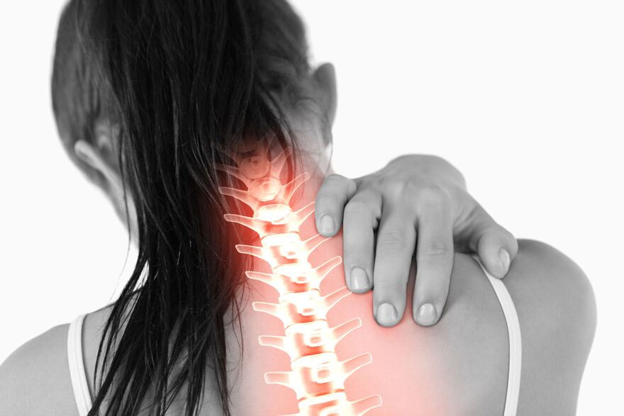 Pain due to osteochondrosis of the thoracic spine in women can radiate to the neck area