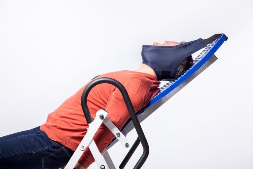 Towing therapy for cervical osteochondrosrosis