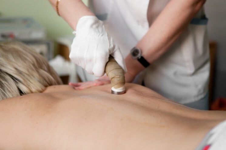 Physiotherapy procedure for the treatment of thoracic osteochondrosis, prescribed by a doctor